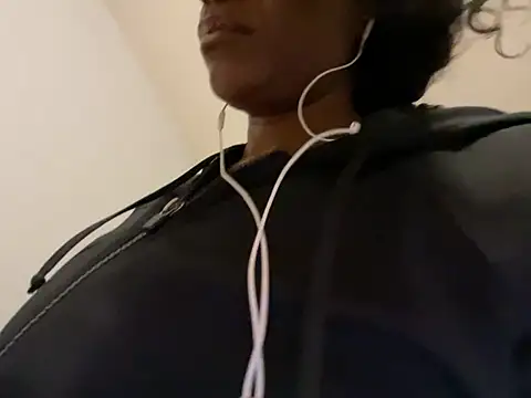 Snapshot of wynterheat chatting on 03.01.25 wynterheat online show from 03.01.25