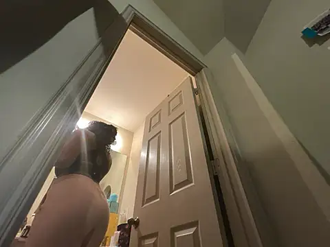 Snapshot of wynterheat chatting on 03.05.25 wynterheat online show from 03.05.25