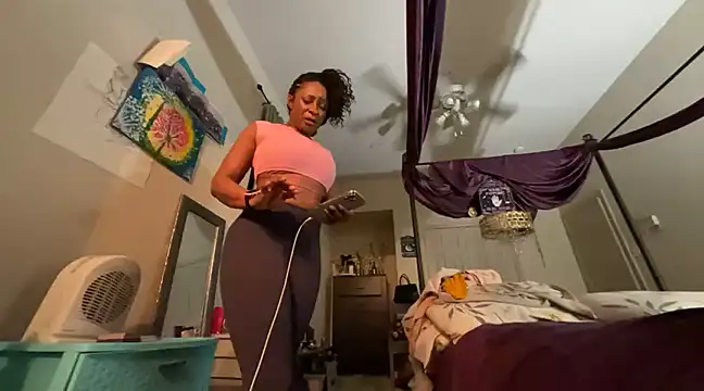 Snapshot of wynterheat chatting on 03.13.25 wynterheat online show from 03.13.25