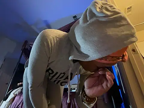 Snapshot of wynterheat chatting on 03.18.25 wynterheat online show from 03.18.25