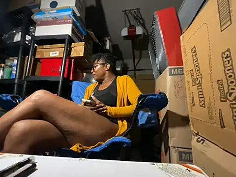 Snapshot of wynterheat chatting on 10.10.25 wynterheat online show from 10.10.25