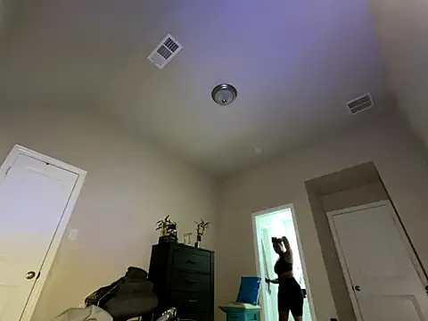 Snapshot of wynterheat chatting on 10.12.25 wynterheat online show from 10.12.25