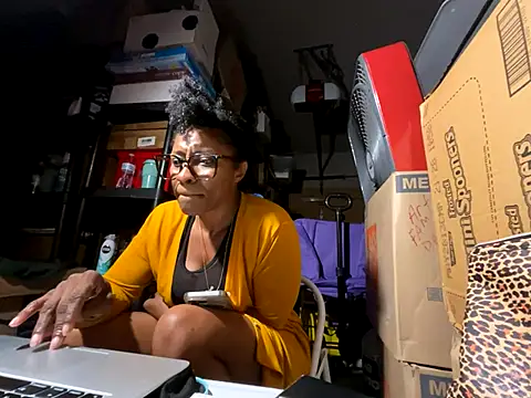 Snapshot of wynterheat chatting on 10.12.25 wynterheat online show from 10.12.25