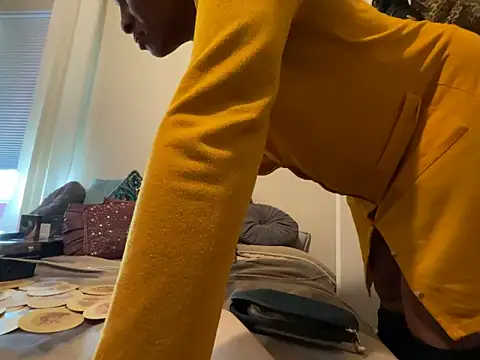 Snapshot of wynterheat chatting on 10.25.25 wynterheat online show from 10.25.25