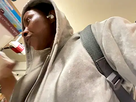 Snapshot of wynterheat chatting on 11.04.25 wynterheat online show from 11.04.25