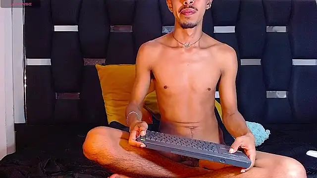 Snapshot of RyanRizzo chatting on 12.03.24 RyanRizzo online show from 12.03.24