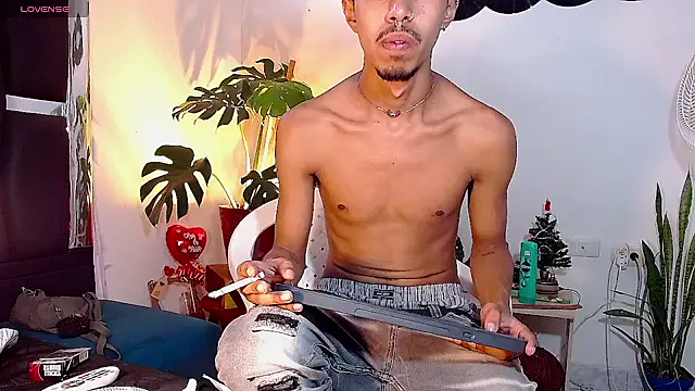 Snapshot of RyanRizzo chatting on 12.16.24 RyanRizzo online show from 12.16.24