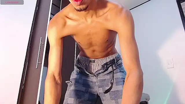 Snapshot of RyanRizzo chatting on 01.16.25 RyanRizzo online show from 01.16.25