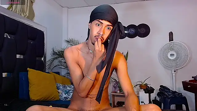 Snapshot of RyanRizzo chatting on 01.23.25 RyanRizzo online show from 01.23.25