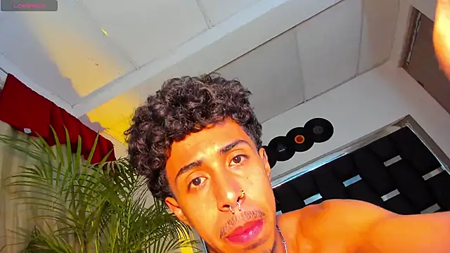 Snapshot of RyanRizzo chatting on 03.08.25 RyanRizzo online show from 03.08.25