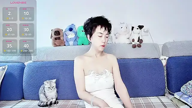 Snapshot of 9ering-Er chatting on 10.13.25 9ering-Er online show from 10.13.25