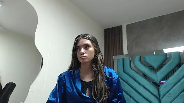 ValeryLargo online show from 12.21.24