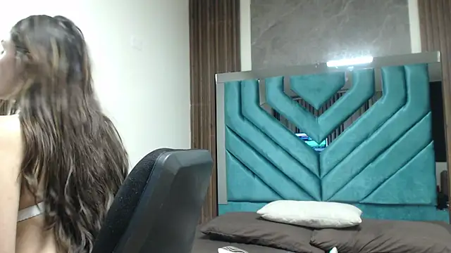 ValeryLargo online show from 01.04.25