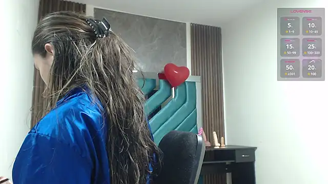 ValeryLargo online show from 02.15.25