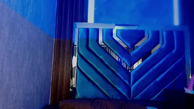 ValeryLargo online show from 03.15.25
