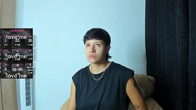 Snapshot of violet_casper_ chatting on 12.18.24 violet casper online show from 12.18.24