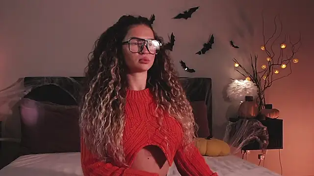 Snapshot of Denise_Garciia chatting on 10.31.25 Denise Garciia online show from 10.31.25