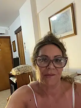 Snapshot of lolavalecuatro chatting on 01.12.25 lolavalecuatro online show from 01.12.25
