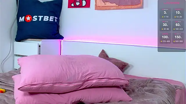 Marikamoon online show from 12.04.24