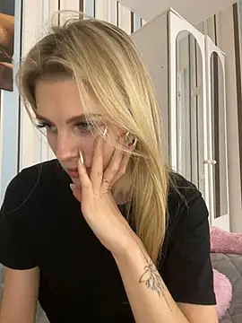 Snapshot of Liya_my chatting on 12.22.24 Liya my online show from 12.22.24