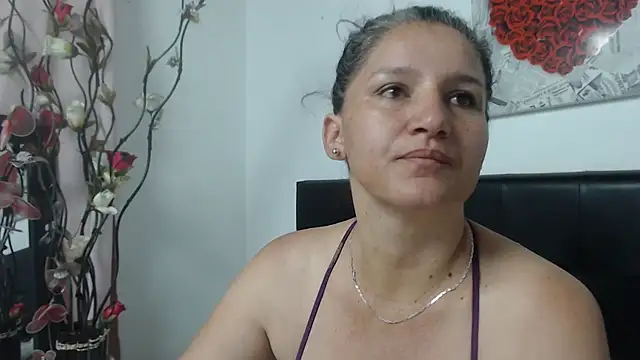 Angelinna Milf online show from 12.15.24