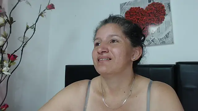 Angelinna Milf online show from 12.17.24