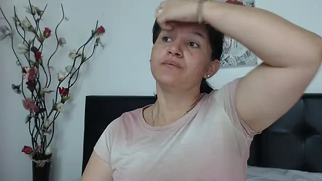 Angelinna Milf online show from 12.21.24