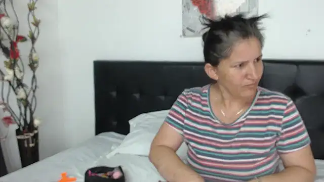 Angelinna Milf online show from 01.07.25
