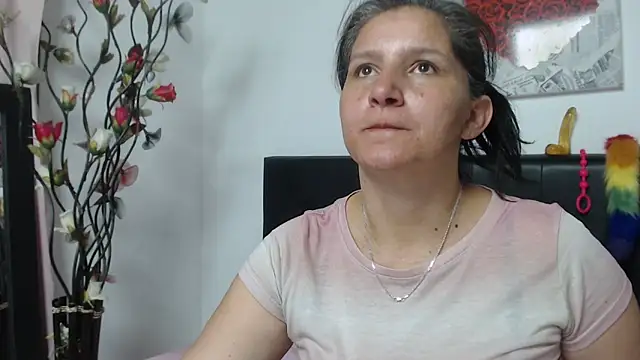 Angelinna Milf online show from 01.14.25