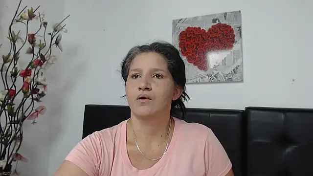 Angelinna Milf online show from 01.16.25