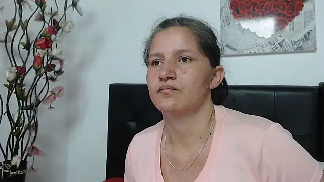 Angelinna Milf online show from 01.17.25