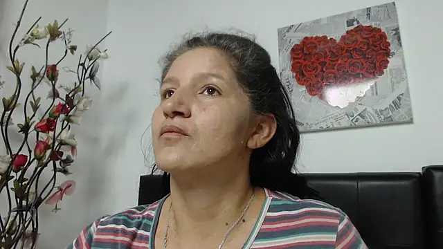 Angelinna Milf online show from 01.19.25