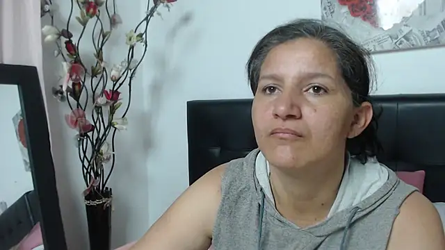 Angelinna Milf online show from 01.24.25