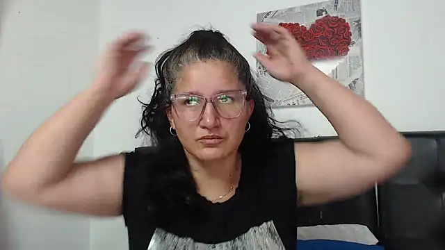 Angelinna Milf online show from 10.20.25