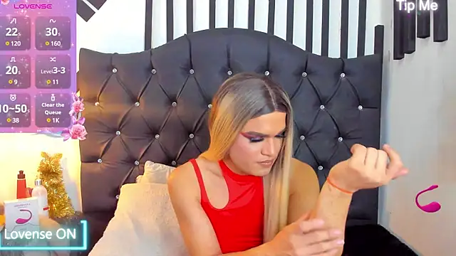 Snapshot of AllisonsweetZ chatting on 12.19.24 AllisonsweetZ online show from 12.19.24