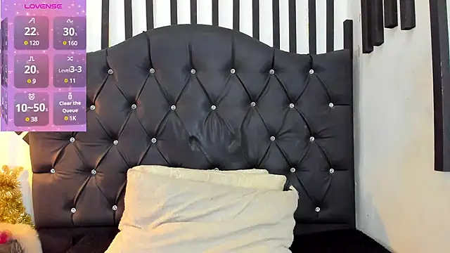 Snapshot of AllisonsweetZ chatting on 01.07.25 AllisonsweetZ online show from 01.07.25