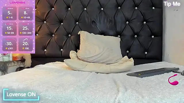 Snapshot of AllisonsweetZ chatting on 01.21.25 AllisonsweetZ online show from 01.21.25