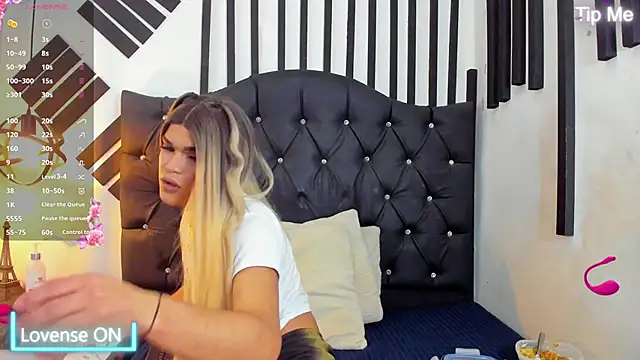 Snapshot of AllisonsweetZ chatting on 02.11.25 AllisonsweetZ online show from 02.11.25