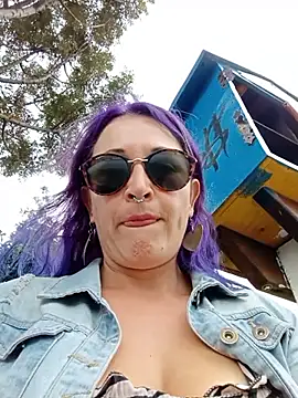 sophie banger online show from 10.19.25