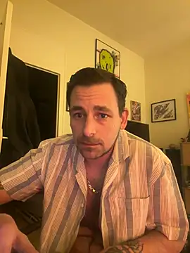 Snapshot of defbond420 chatting on 01.21.25 defbond420 online show from 01.21.25