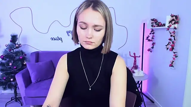 Snapshot of BritnieCute chatting on 12.18.24 BritnieCute online show from 12.18.24