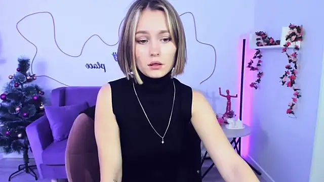 Snapshot of BritnieCute chatting on 12.18.24 BritnieCute online show from 12.18.24