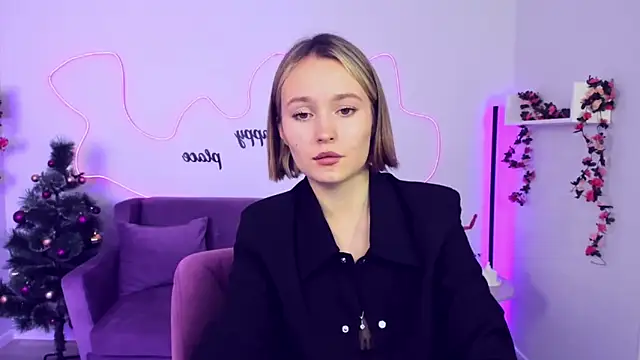 Snapshot of BritnieCute chatting on 12.20.24 BritnieCute online show from 12.20.24