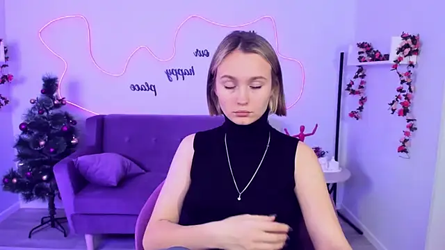 Snapshot of BritnieCute chatting on 12.23.24 BritnieCute online show from 12.23.24