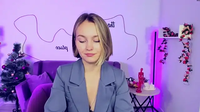 Snapshot of BritnieCute chatting on 12.26.24 BritnieCute online show from 12.26.24