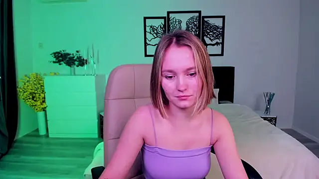 Snapshot of BritnieCute chatting on 01.29.25 BritnieCute online show from 01.29.25