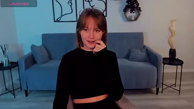 Snapshot of BritnieCute chatting on 10.16.25 BritnieCute online show from 10.16.25