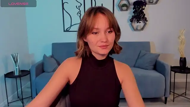 Snapshot of BritnieCute chatting on 10.27.25 BritnieCute online show from 10.27.25