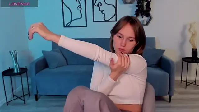 Snapshot of BritnieCute chatting on 10.29.25 BritnieCute online show from 10.29.25