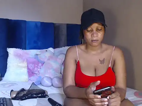 ROUNDDIRTYASSXX online show from 01.13.25